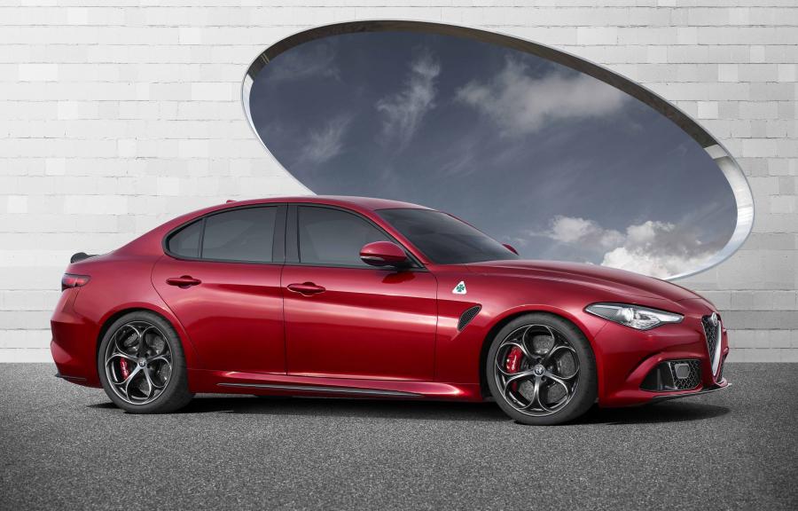  Alfa Romeo Giulia Quadrifoglio 2016 года  (фото 3 из 12)